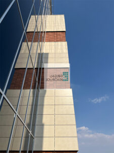پروژه بیمارستان فوق تخصصی گل گهر سیرجان - نما خشک آجر جورچین-Jourchinco Dry Brick Facade-www.jourchinco.com